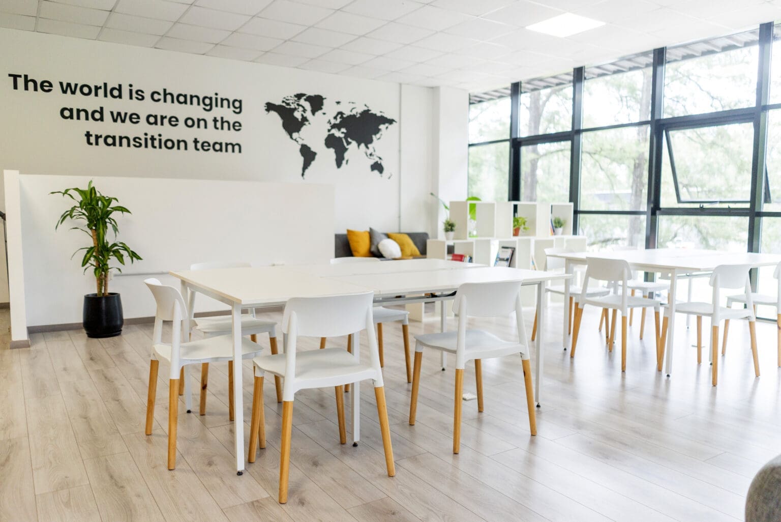 Se puede disfrutar de los espacios comunes en el cowork de Impact Hub en el Parque Empresarial Austral de Pilar