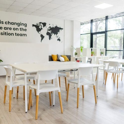 Primer piso del Cowork de Impact Hub del Parque Austral de Pilar